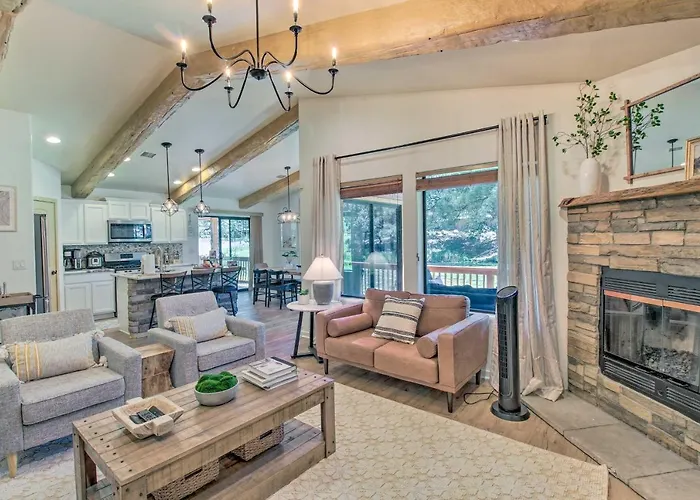 Holiday home Getaway W/ Game Near Rainbow Lake!