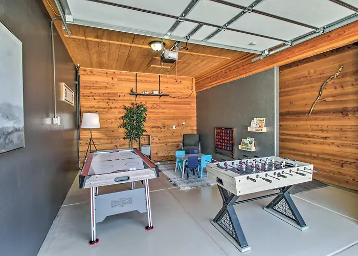 Holiday home Getaway W/ Game Near Rainbow Lake!