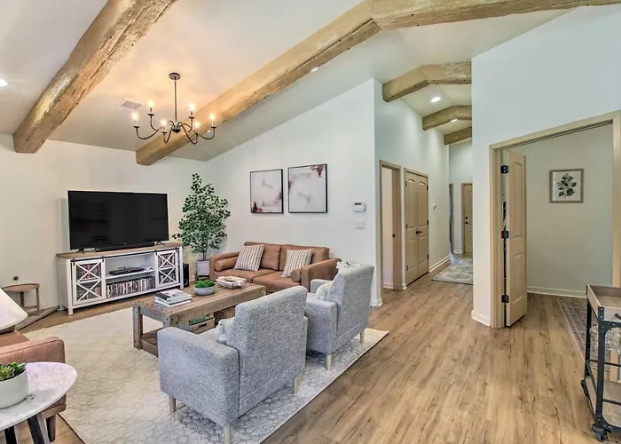 Holiday home Getaway W/ Game Near Rainbow Lake! *
