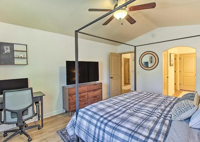 Getaway W/ Game Near Rainbow Lake! Holiday home