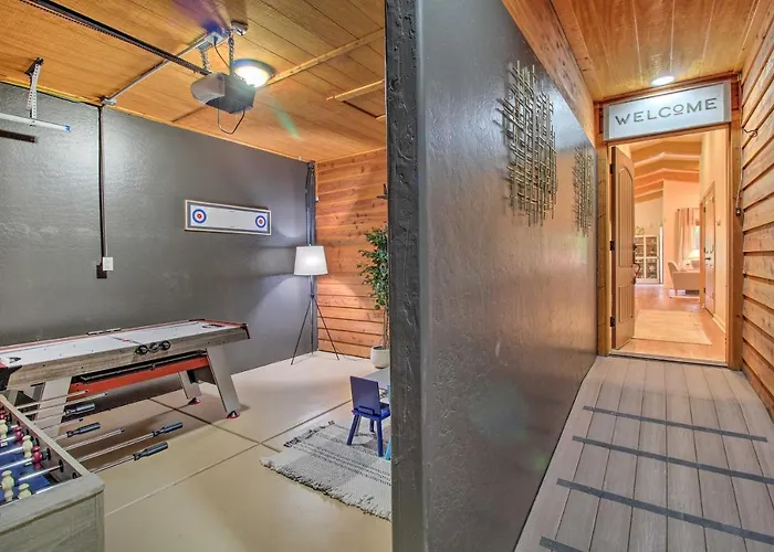 Getaway W/ Game Near Rainbow Lake! Holiday home